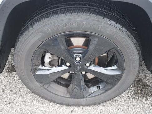 Used 2018 Jeep Cherokee Limited w/ High Altitude Package FWD image 13