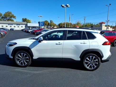 Used 2022 Toyota Corolla Cross XLE image 2