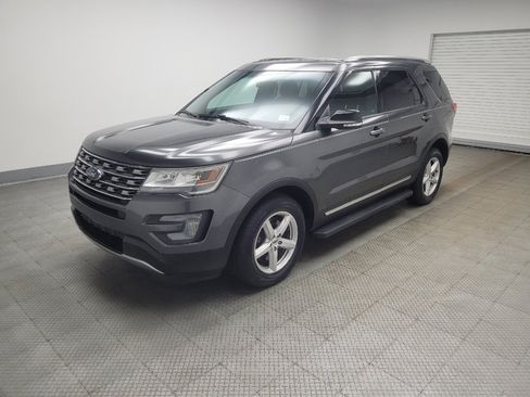 Used 2017 Ford Explorer XLT AWD/4WD image 2
