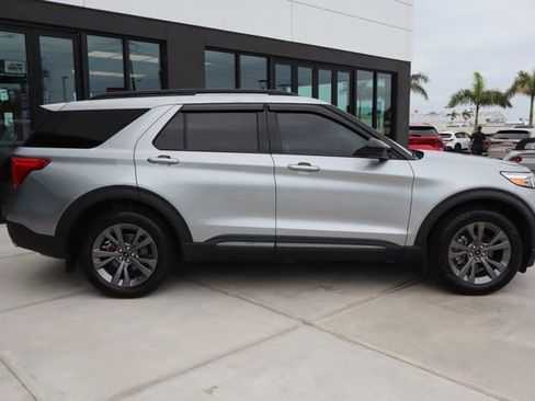 Used 2023 Ford Explorer XLT w/ Equipment Group 202A AWD/4WD image 2