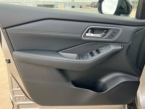 New 2026 Nissan Rogue Platinum image 14