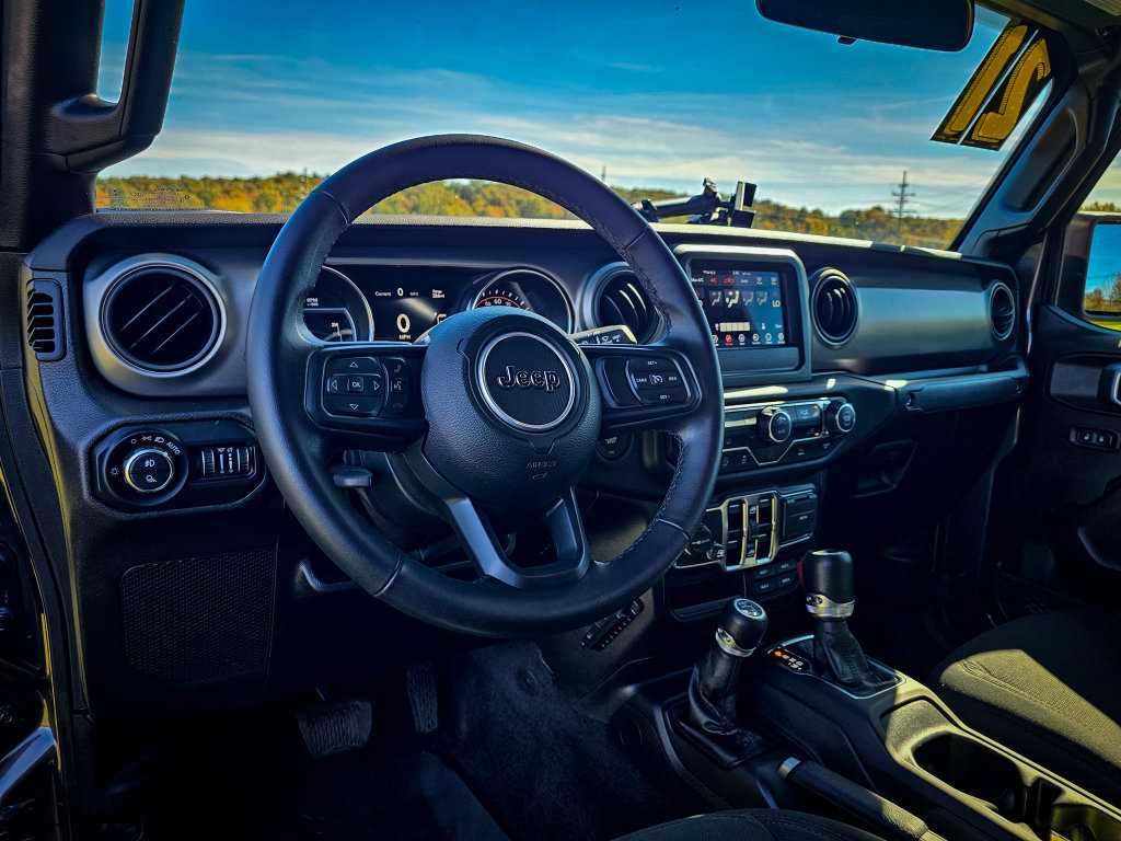 Used 2021 Jeep Gladiator Sport AWD/4WD image 13