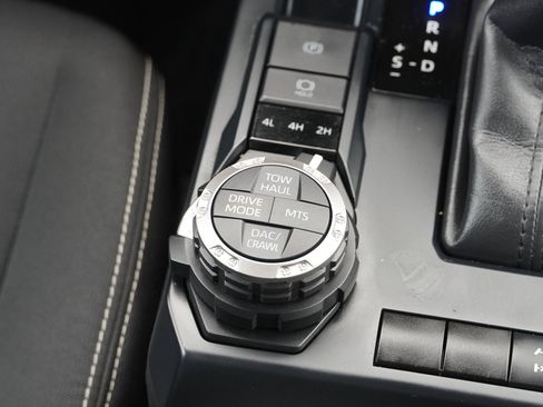 Used 2024 Toyota Tacoma TRD Off-Road image 34