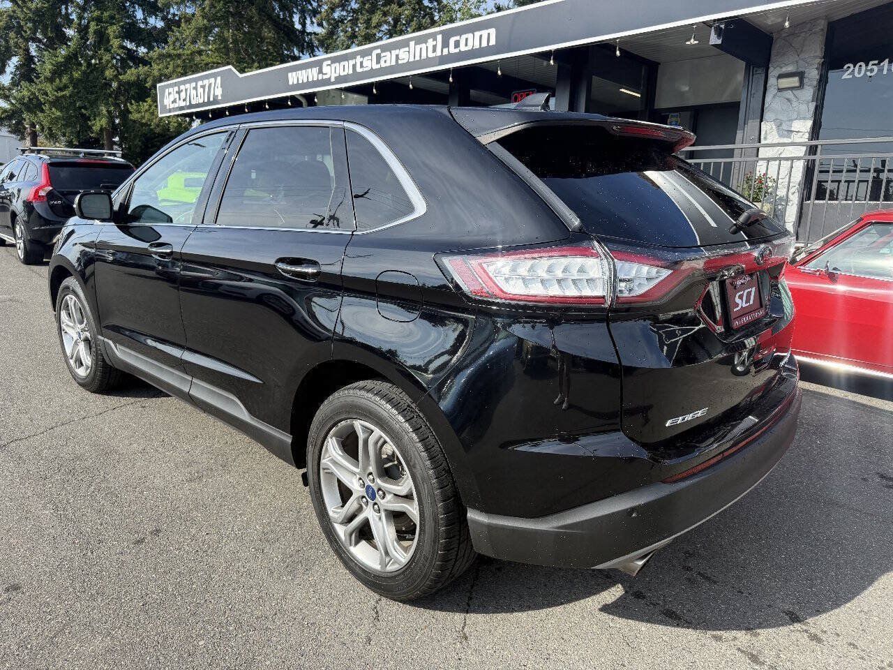 Used 2016 Ford Edge Titanium w/ Technology Package AWD/4WD image 3