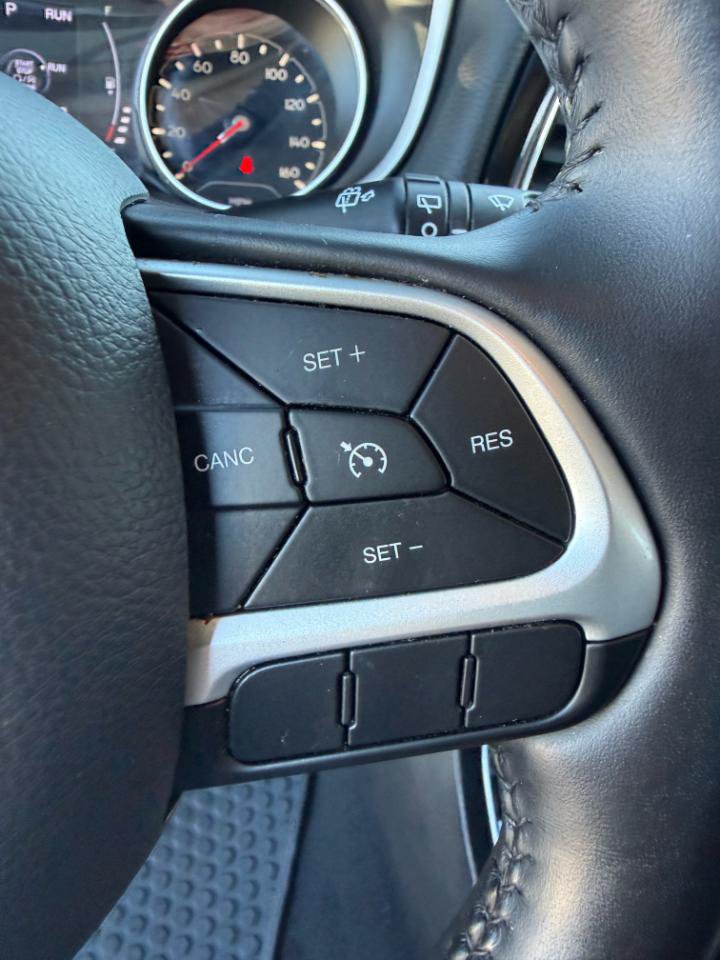 Used 2020 Jeep Compass Latitude FWD image 19