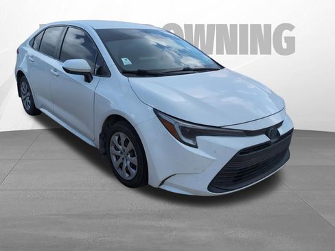 Used 2023 Toyota Corolla LE image 2