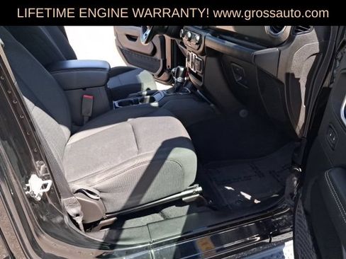 Used 2019 Jeep Wrangler Unlimited Sahara w/ Uconnect 4C Nav & Sound Group AWD/4WD image 30