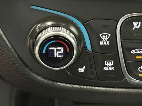 Used 2024 Chevrolet Equinox LT FWD image 27