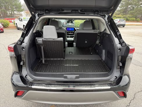 New 2026 Toyota Highlander Platinum image 28