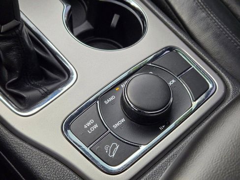 Used 2018 Jeep Grand Cherokee Limited image 30