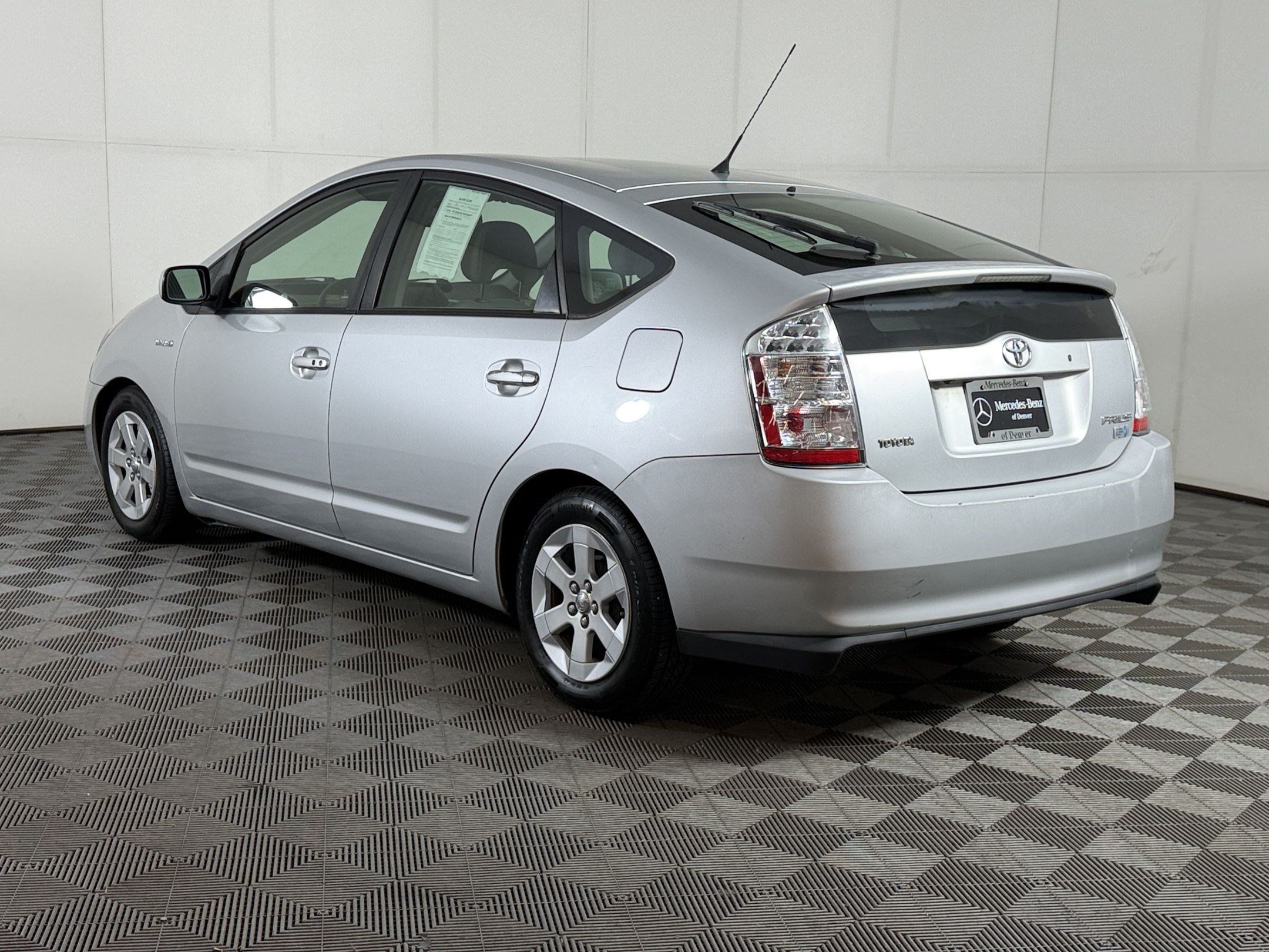 Used 2006 Toyota Prius w/ Pkg 7 FWD image 3