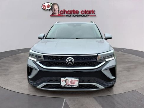 Used 2024 Volkswagen Taos SE image 8