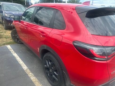 Used 2025 Honda HR-V Sport image 3
