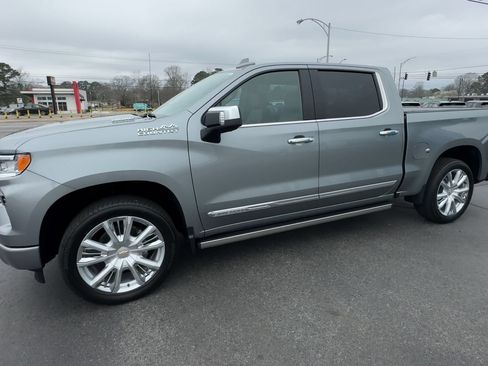 Used 2025 Chevrolet Silverado 1500 High Country AWD/4WD image 4