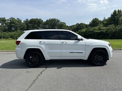 Used 2020 Jeep Grand Cherokee Altitude RWD image 10