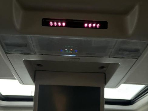 Used 2010 Chevrolet Suburban LTZ image 25