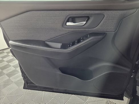 Used 2021 Nissan Rogue SV FWD image 19