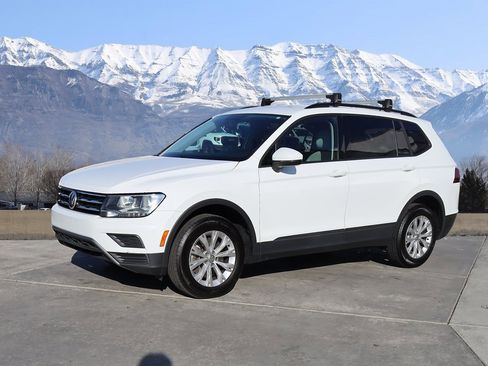 Used 2020 Volkswagen Tiguan S image 2