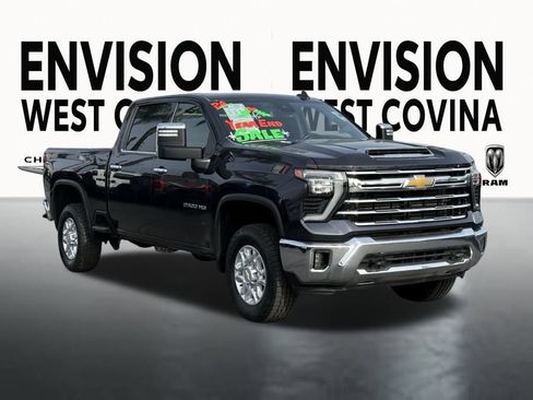 Used 2024 Chevrolet Silverado 2500 LTZ image 2
