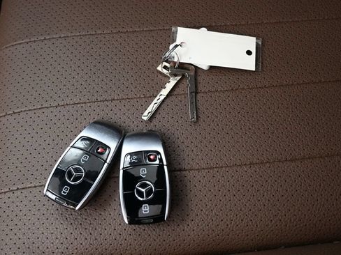 Used 2023 Mercedes-Benz E 350 4MATIC Sedan image 37