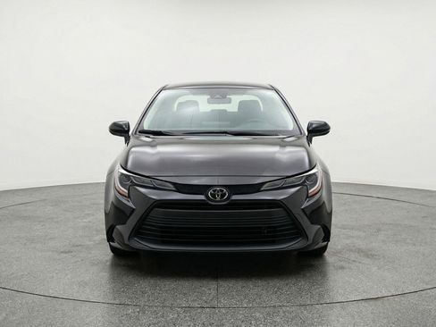 Used 2025 Toyota Corolla LE image 2