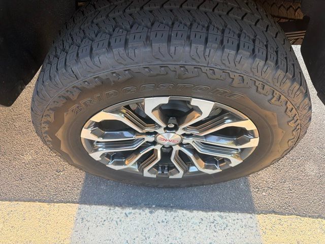 Used 2024 GMC Canyon Denali AWD/4WD image 7