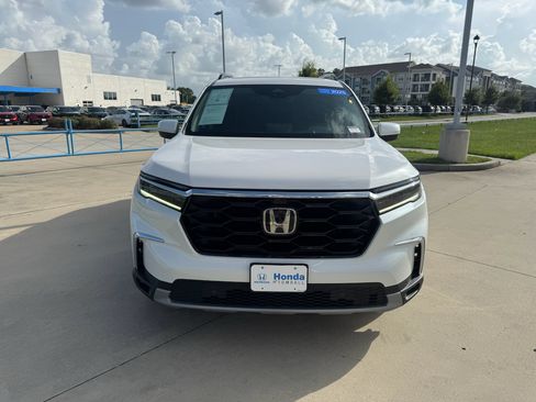Certified 2025 Honda Pilot Elite image 3