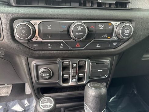 New 2026 Jeep Gladiator Sport AWD/4WD image 18