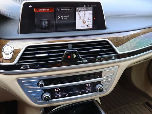 Used 2018 BMW 740i RWD image 7