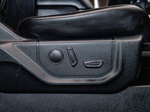 Used 2019 Ford F350 Lariat image 25