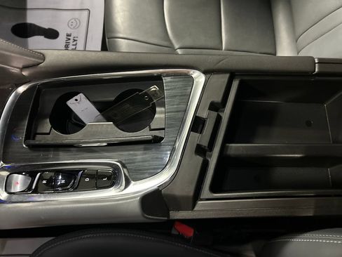Used 2023 Buick Enclave Essence FWD image 21