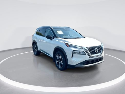 Used 2021 Nissan Rogue SL w/ Premium Package FWD image 2