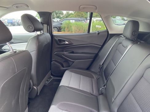 Used 2025 Chevrolet Trax LT w/ LT Convenience Package FWD image 17