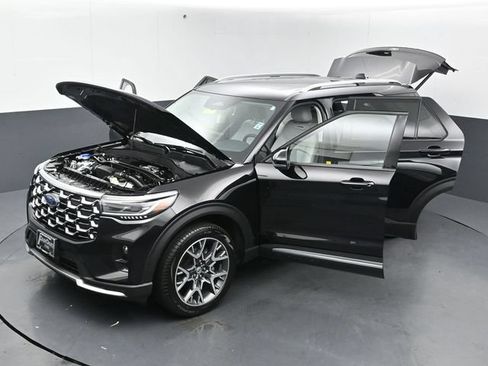 Used 2025 Ford Explorer Platinum w/ Ultimate Package AWD/4WD image 53