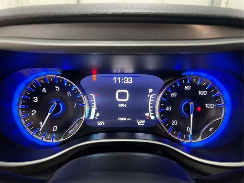 Used 2024 Chrysler Pacifica Touring-L image 12