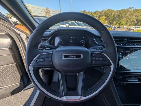 Used 2024 Jeep Grand Cherokee L Laredo image 10