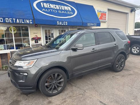 Used 2018 Ford Explorer XLT w/ Equipment Group 202A AWD/4WD image 4