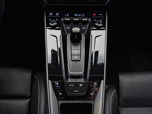 Certified 2025 Porsche 911 Carrera RWD image 36