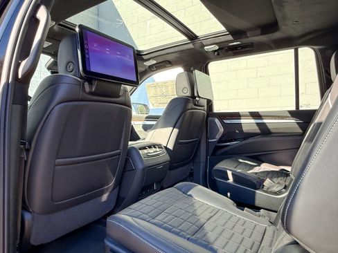 New 2025 Cadillac Escalade ESV Premium Luxury Platinum w/ LPO, Floor Liner Package image 37