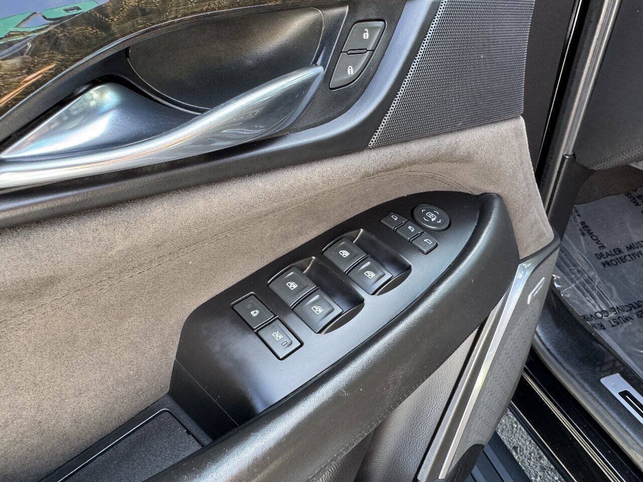 Used 2019 Cadillac Escalade Platinum RWD image 34