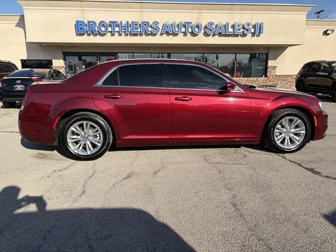Used 2021 Chrysler 300 Touring L image 9
