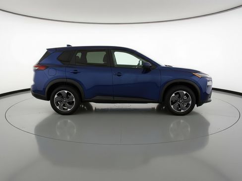 Used 2025 Nissan Rogue SV image 11