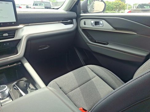 New 2025 Ford Explorer Active image 11