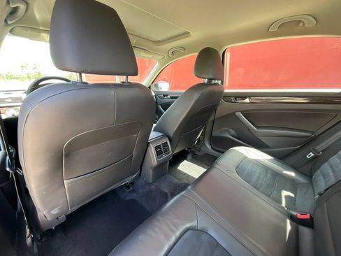 Used 2014 Volkswagen Passat 1.8T SEL Premium FWD image 11