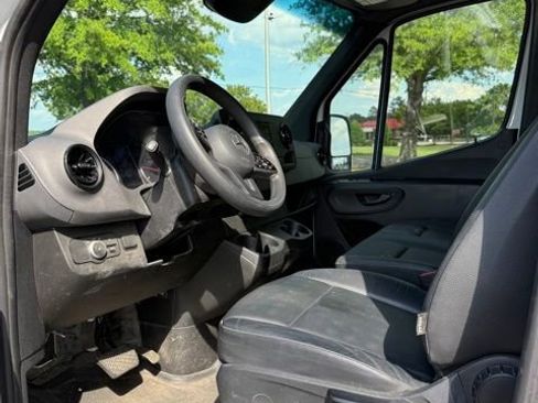 Used 2024 Mercedes-Benz Sprinter 2500 image 9