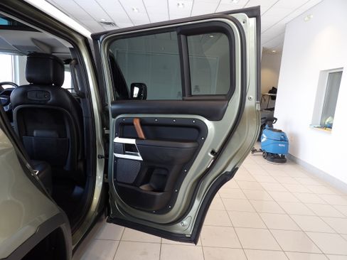 Used 2020 Land Rover Defender 110 HSE image 18