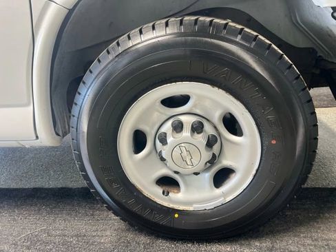 Used 2019 Chevrolet Express 2500 w/ Enhanced Convenience Package image 16