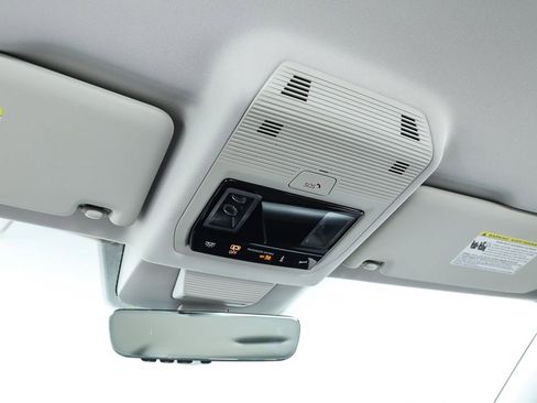 New 2025 Volkswagen Tiguan SE image 25