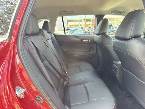 Used 2025 Toyota Corolla Cross XLE FWD image 32