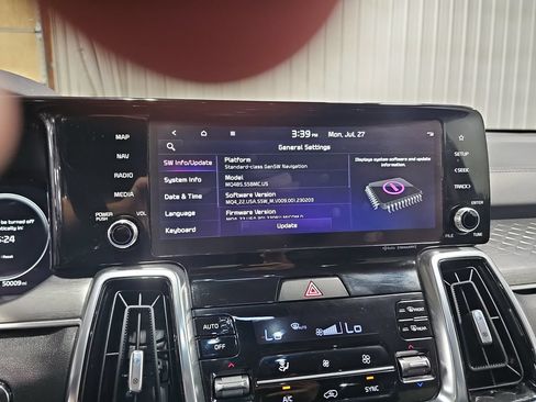 Certified 2023 Kia Sorento SX AWD/4WD image 23